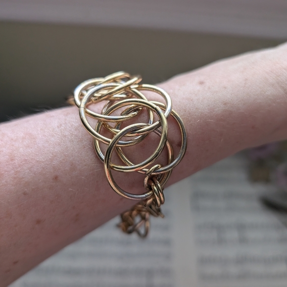 Vintage Elegant Gold Chain Bracelet - Picture 4 of 10